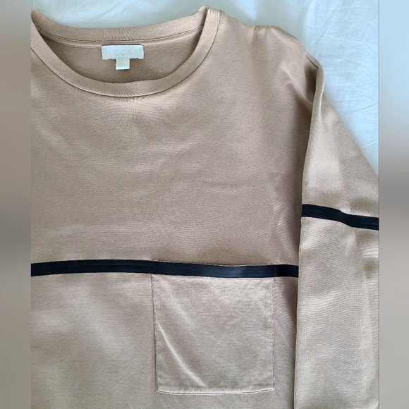 COS Men's Large Beige Crewneck Sweater with Black Rubberized Stripe - Picture 2 of 4